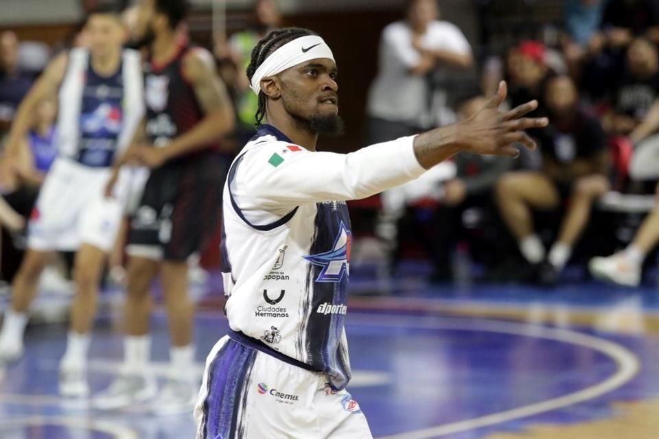Lagerald Vick guió a los Astros a derrotar 111-90 a los Ostioneros.