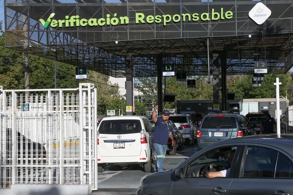 Aunque el programa de verificación vehicular se mantenía con bajos registros pese a su obligatoriedad desde 2021, fue hasta el 2023, con la aplicación de multas, que ha despuntado.