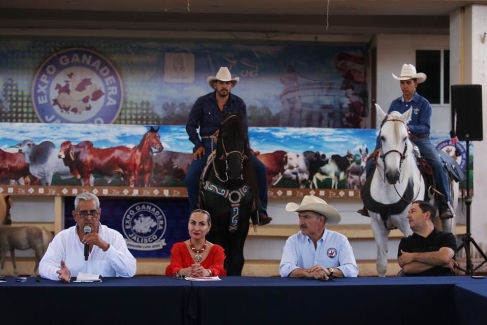 Sixto Baez, Laura Alcántar, Adalberto Velasco  y José Antonio Ruelas, presentaron la edición 2023 de la Feria  Feria del Caballo y el Tequila.