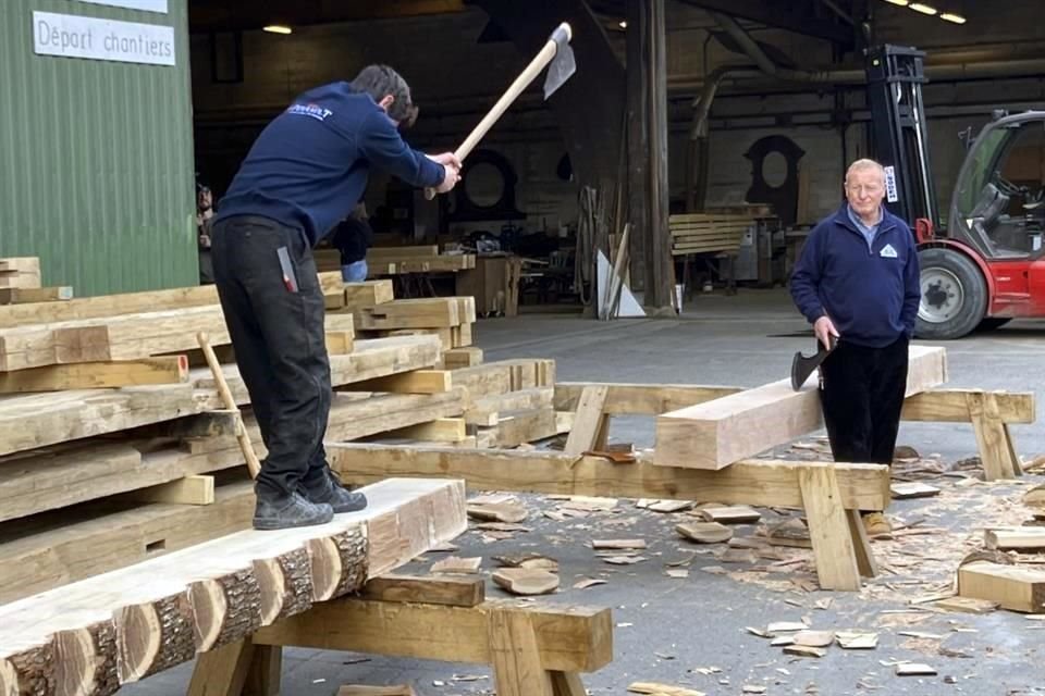 Más de mil 200 árboles se han talado para reconstruir el tejado de la Catedral de Notre Dame tal y como estaba antes del incendio del 15 de abril de 2019 que arrasó con el templo.