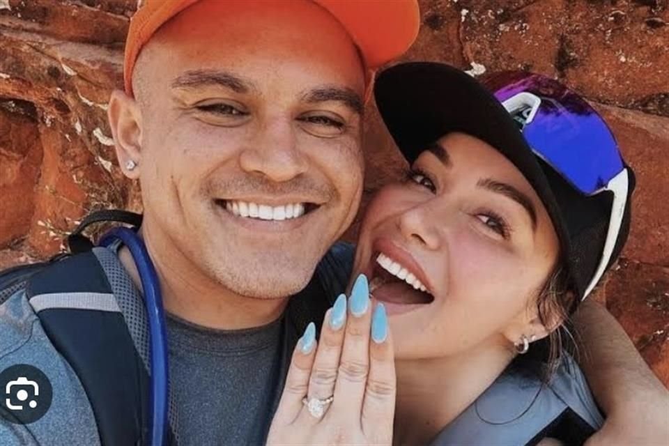 Tras terminar su relación con Lorenzo Méndez, con quien solo estuvo casada unos meses, Chiquis Rivera contraerá nupcias con Emilio Sánchez.