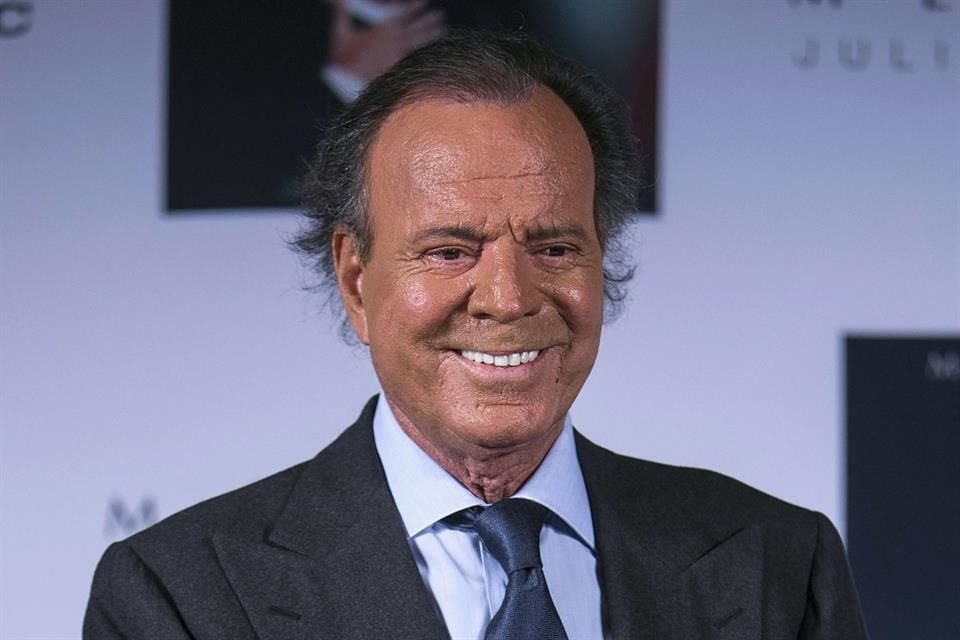 Julio Iglesias compartió que se encuentra bien de salud y que está escribiendo sus memorias.