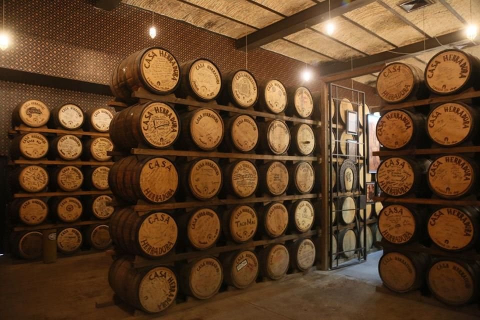 Con una inversión de aproximadamente 200 millones de dólares, la Corporación Brown-Forman anunció hoy sus planes de expandir su destilería de tequila Casa Herradura en Jalisco, México.