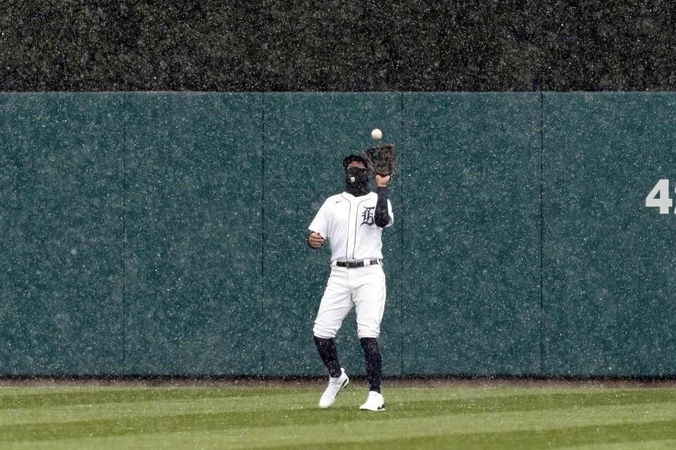 La nieve también estuvo presente en el Comerica Park.