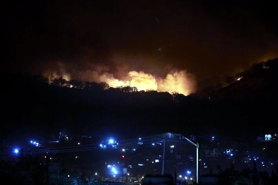 El fuego amenaza las colonias de el Tizate y Lomas de la Primavera, ya que algunas casas invadieron el bosque.