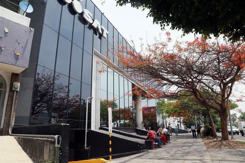 Las citas para la e.firma están agotadas para todo el mes en las tres sedes del SAT en Guadalajara.