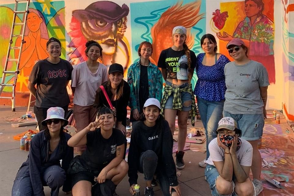 Varias artistas participaron en el taller que impartió Janín Nuz (abajo, segunda de izq. a der.) en la Casa Taller José Clemente Orozco.