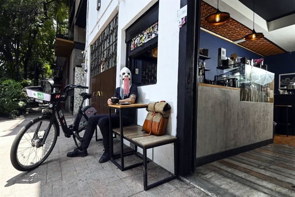 Acky le agarró cariño a las cafeterías gracias a varios amigos que son dueños de estos lugares.