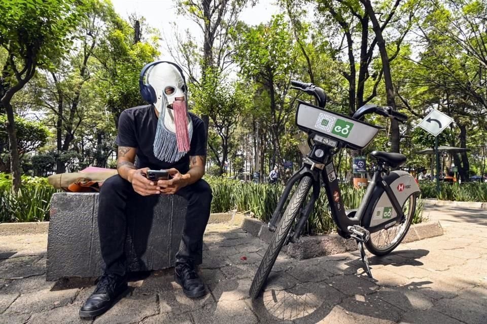 El Parque Alfonso Esparza Oteo, en la Nápoles, es el lugar donde el músico suele tomar inspiración.