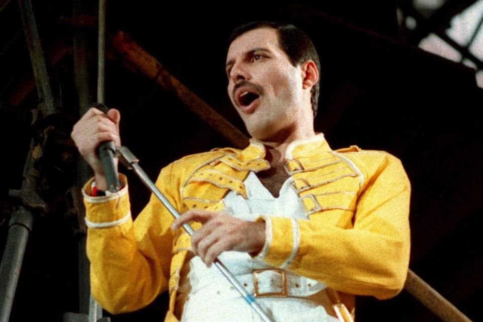 Antes de ser subastados, varios manuscritos de Freddie Mercury serán expuestos en ciudades como Nueva York y Londres.