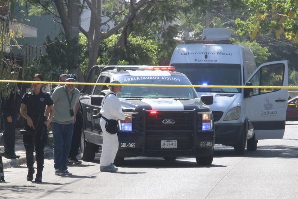 La víctima tenía heridas de bala en el pecho y el cráneo.