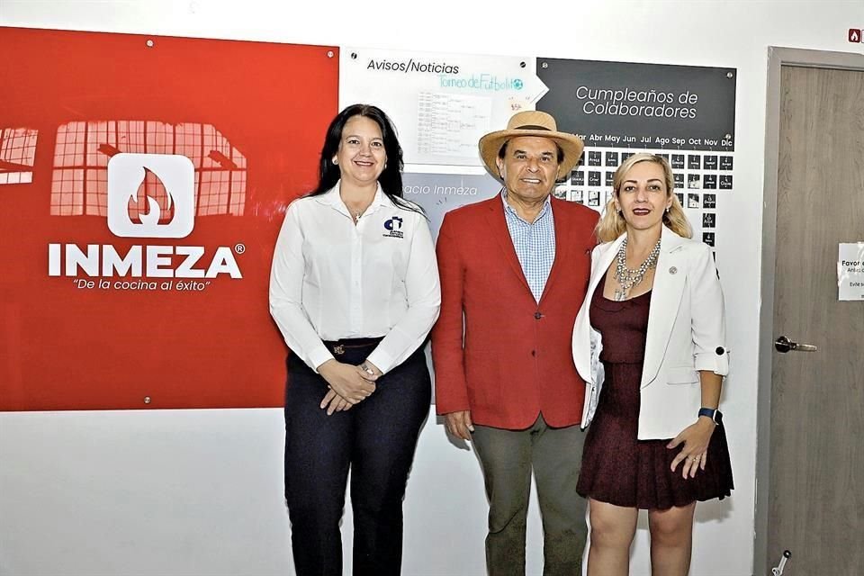 Lic. Angélica Aguayo, Presidente de la Cámara Nacional de Comercio de Tlaquepaque; Ing. José de Jesús Zaragoza Delgadillo, Fundador de Grupo Inmeza, y Lic. Teresa Casillas, Directora de Canaco Tlaquepaque. 
