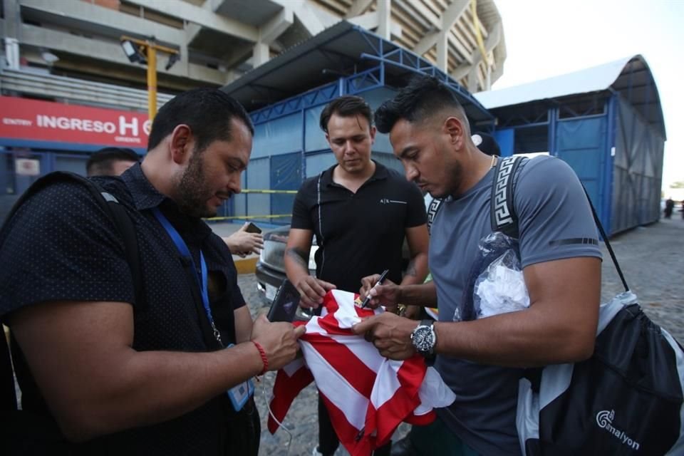 El campeón con Chivas en 2006, Omar Esparza, considera que el Rebaño debe ir por refuerzos en el torneo Apertura 2023 y pide que los jugadores de experiencia asuman liderazgo.