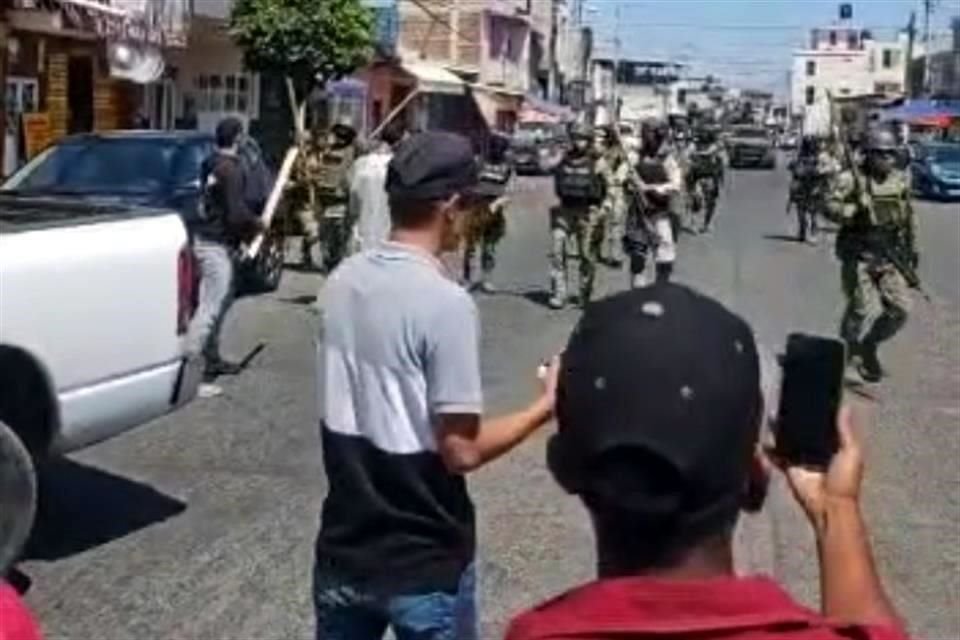 Ingreso de militares a los Municipios de Los Reyes y Peribán, Michoacán, desató enfrentamientos con civiles.