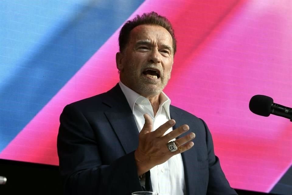 En una nueva docuserie sobre su vida, Arnold Schwarzenegger se disculpa de nueva cuenta por haber 'manoseado' a mujeres en el pasado.