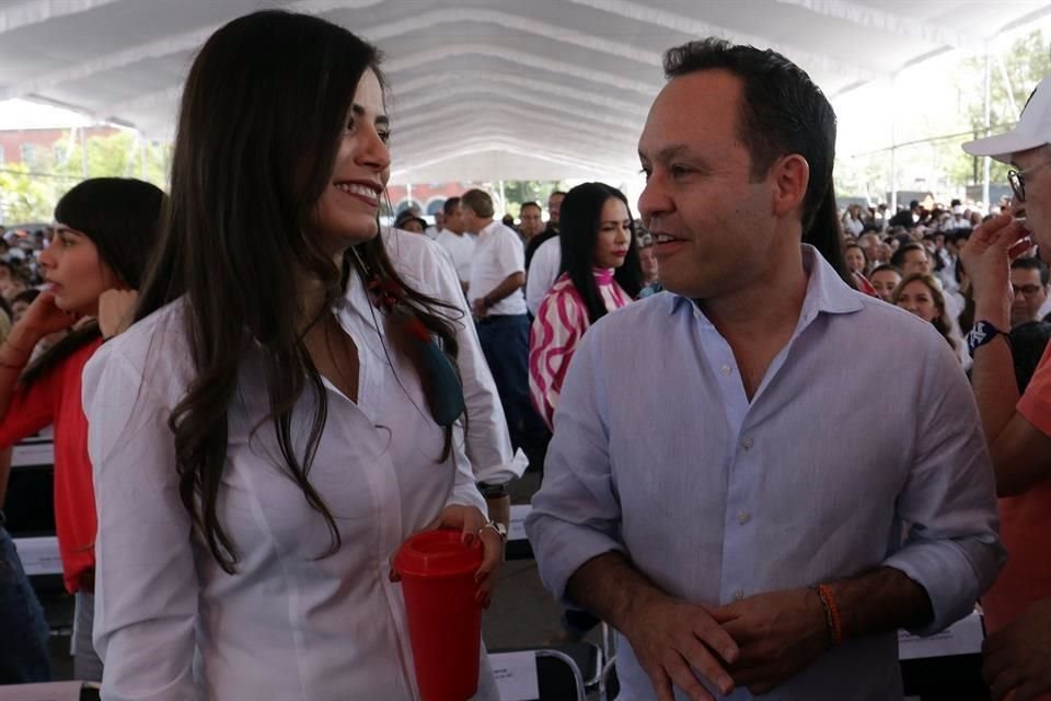 Verónica Delgadillo y Clemente Castañeda, de MC.