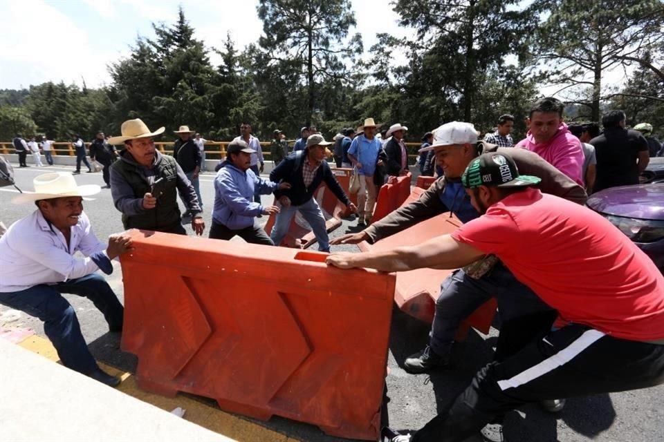 Ejidatarios reclaman la inacción de autoridades contra bandas del crimen organizado dedicadas a la tala clandestina.