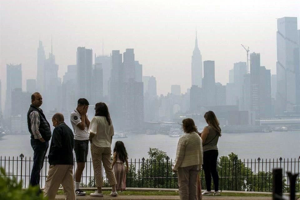 Se emitieron alertas de contaminación del aire en todo Estados Unidos debido al humo de los incendios forestales que han estado ardiendo en Canadá durante semanas.