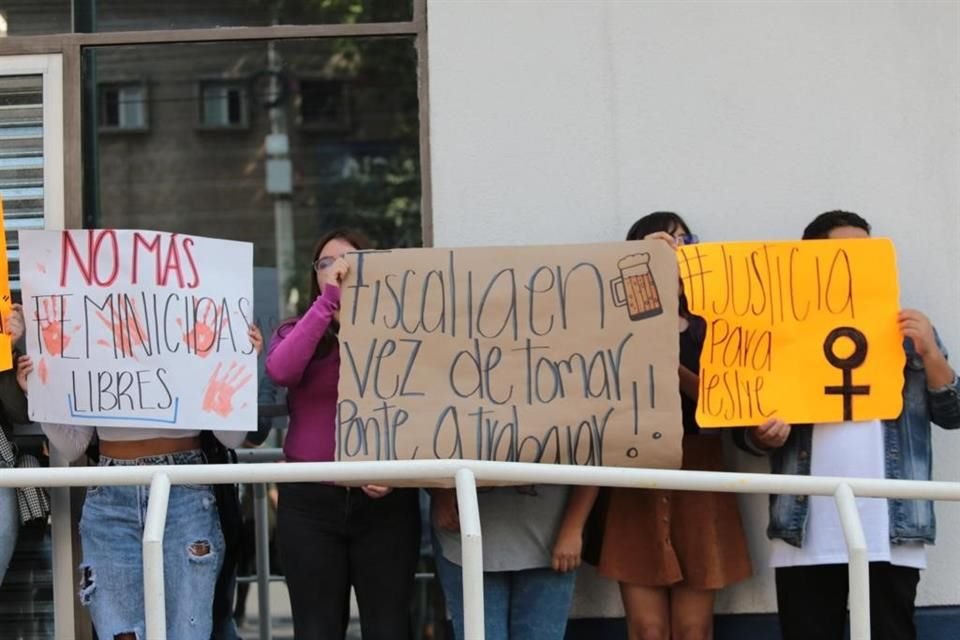 'No nos vamos a ir de aquí hasta que nos atiendan' aseguró una de las manifestantes.