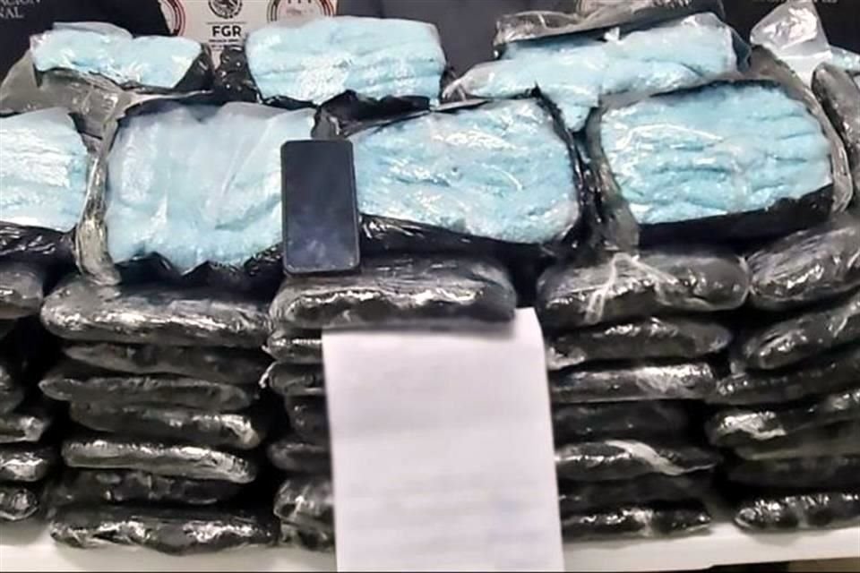 Las pastillas, un vehículo y un detenido fueron puestos a disposición de la Delegación de la FGR en Sonora.