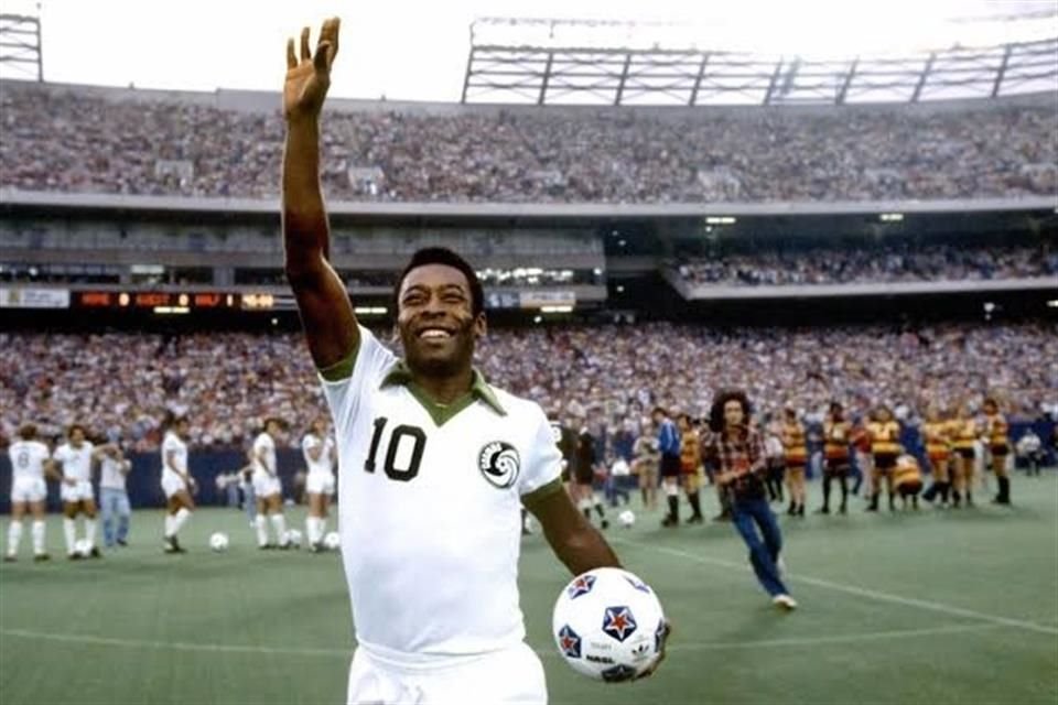 Pelé jugó para el Cosmos de Nueva York los dos años señalados en su contrato