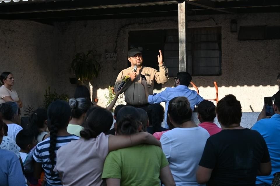 Familiares y amigos de Sandra Analí Ramírez se reunieron ayer para replantear la estrategia de búsqueda de la joven.