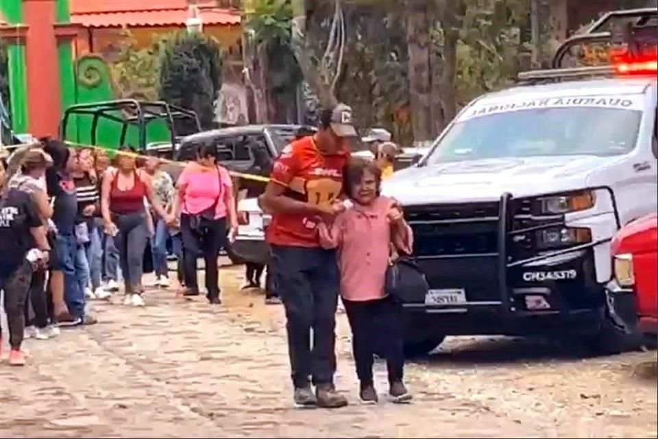 Hasta el momento se desconoce la identidad de los heridos y de la persona que era velada en el lugar.