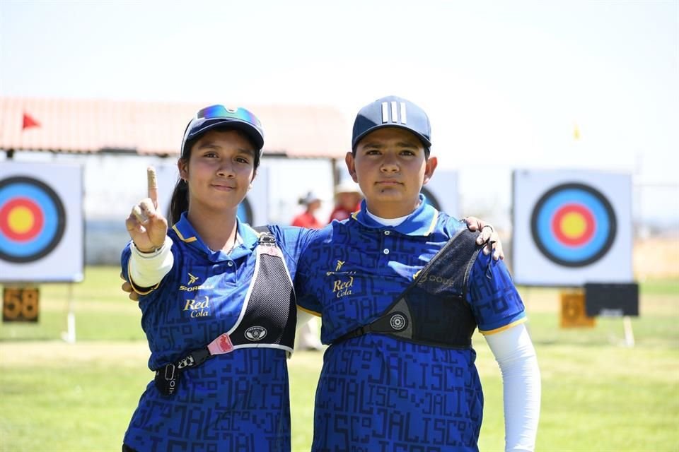 Patricia Velasco y Axel Rangel, dominaron la competencia de arco recurvo categoría Sub 14.