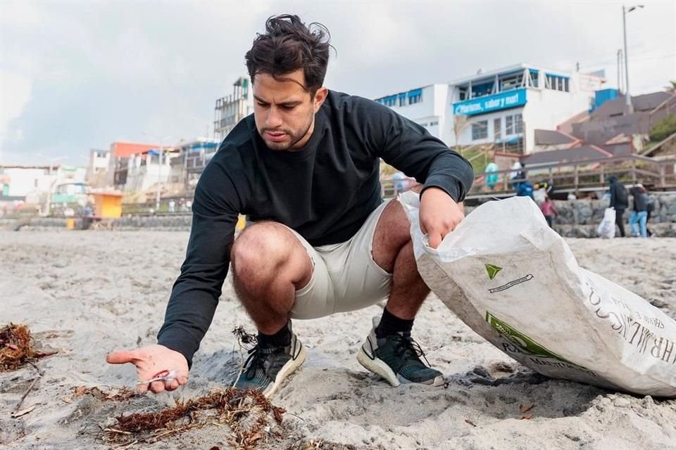 Orlando Anaya comenzó un proyecto de limpieza de playas y ahora estudia con una beca en Oxford.