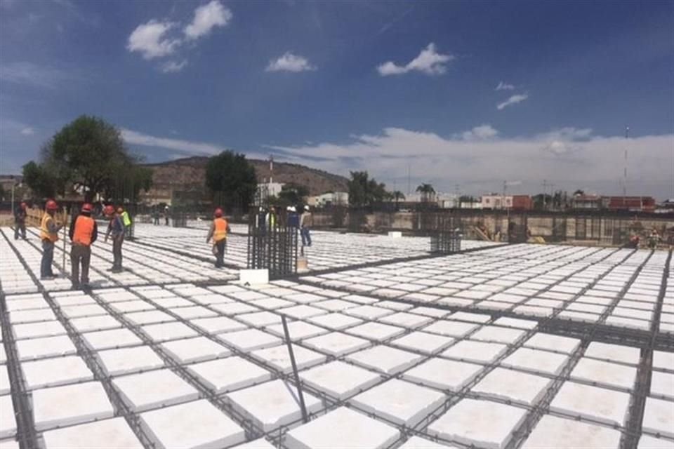 Según la SIOP, en el Instituto de Cancerología ya se terminaron el primer nivel y las instalaciones eléctricas. Están en proceso el segundo piso y sótanos. 
