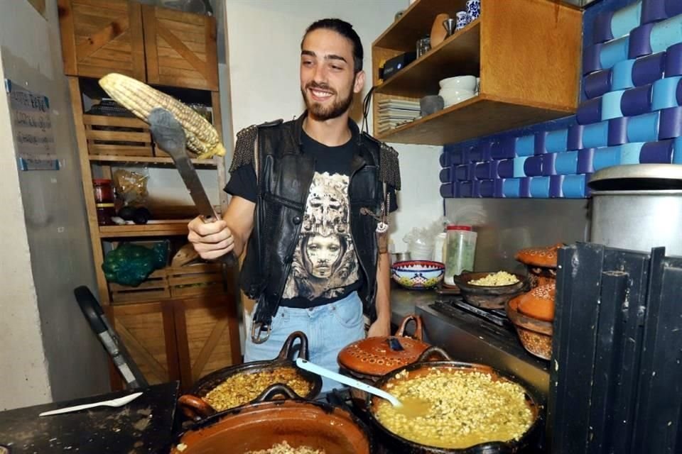 El actor español quedó impresionado con el sabor del pescado frito, el picante y los elotes.