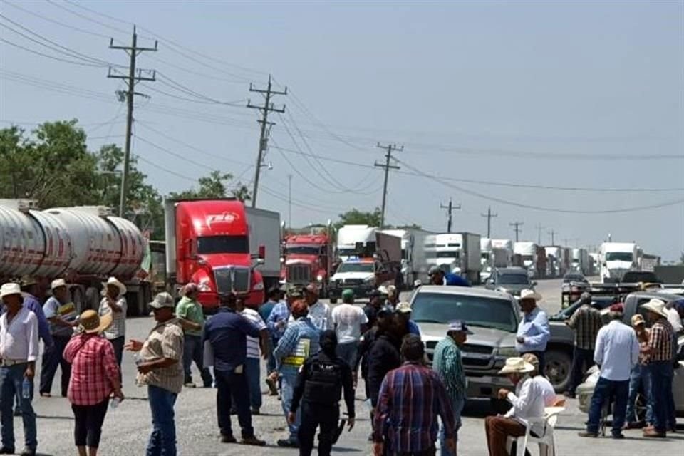 En Tamaulipas, se congregaron en la vía de Ciudad Victoria a Matamoros.