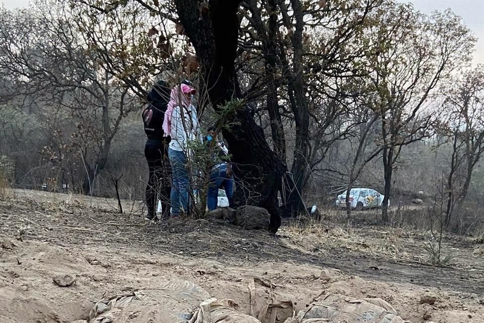 El Colectivo Madres Buscadoras de Jalisco encontró este martes en San Agustín 20 bolsas con restos humanos, en tres fosas clandestinas.