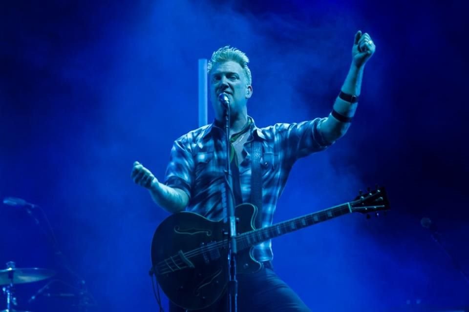 El vocalista de Queens of the Stone Age, Josh Hommee, fue diagnosticado con cáncer.