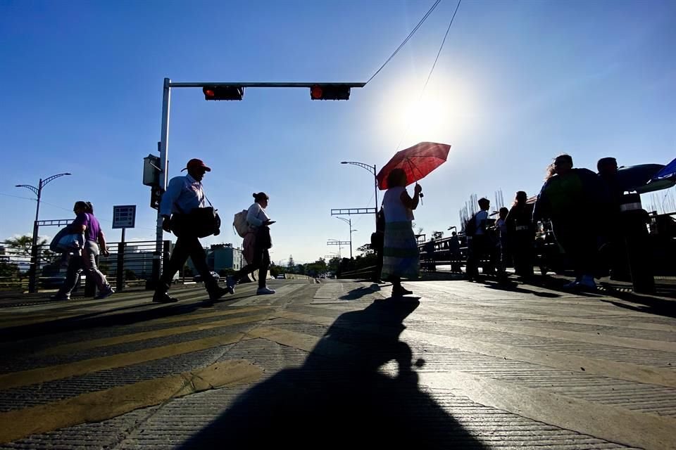 Ola de calor agravó el déficit de agua por la falta de lluvias, pues el 60% de las presas del País no llegan ni a la mitad de su capacidad.