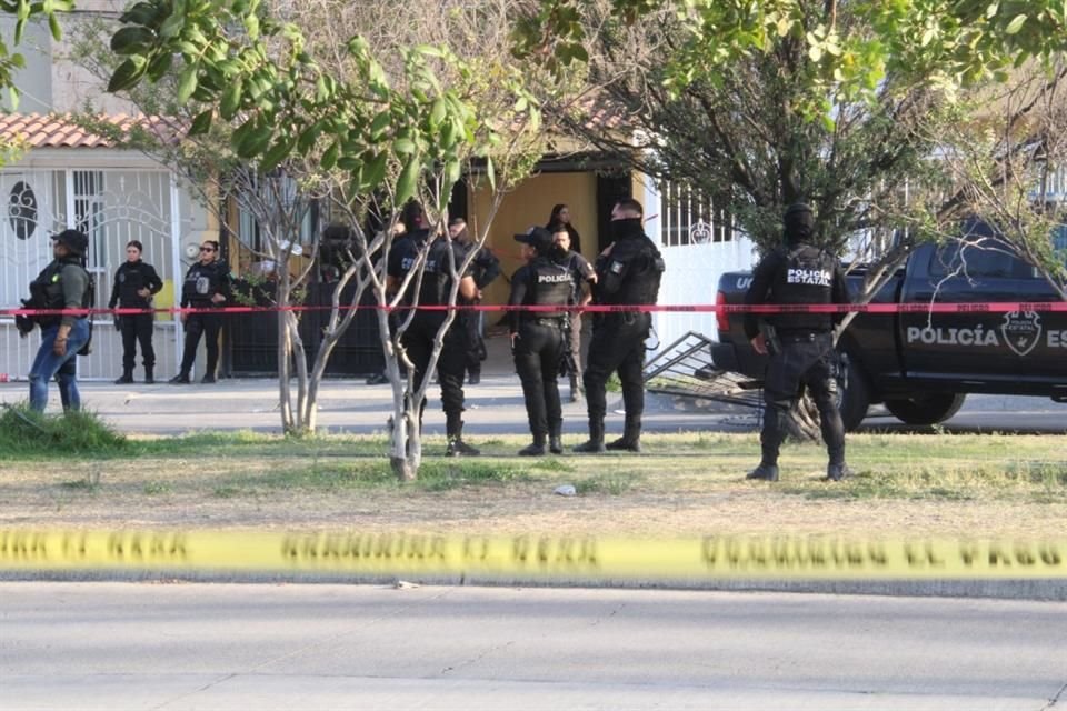 En un operativo, la policía estatal encontró armas y droga en una casa de la colonia Parques del Bosque, en Tlaquepaque. No hay detenidos.