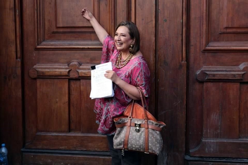 La senadora Xóchitl Gálvez acudió el lunes 12 de junio a Palacio Nacional para intentar entrar a la conferencia mañanera, pero no la atendieron.