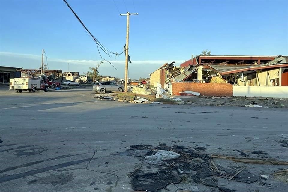 Edificios dañados después de que un tornado azotara Perryton, Texas.