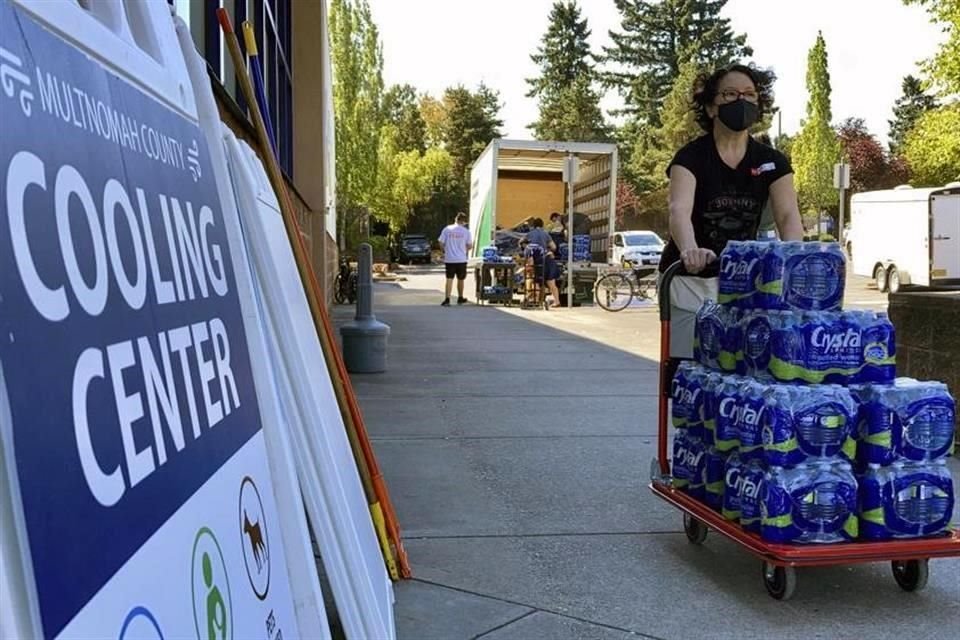 Varios Estados de EU cuentan con centros de enfriamiento que son utilizados en épocas de calor.