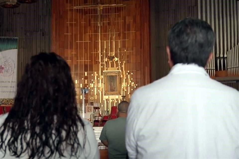 Ricardo Monreal visitó la Basílica de la Virgen de Guadalupe antes de arrancar las giras por lograr la candidatura de Morena.