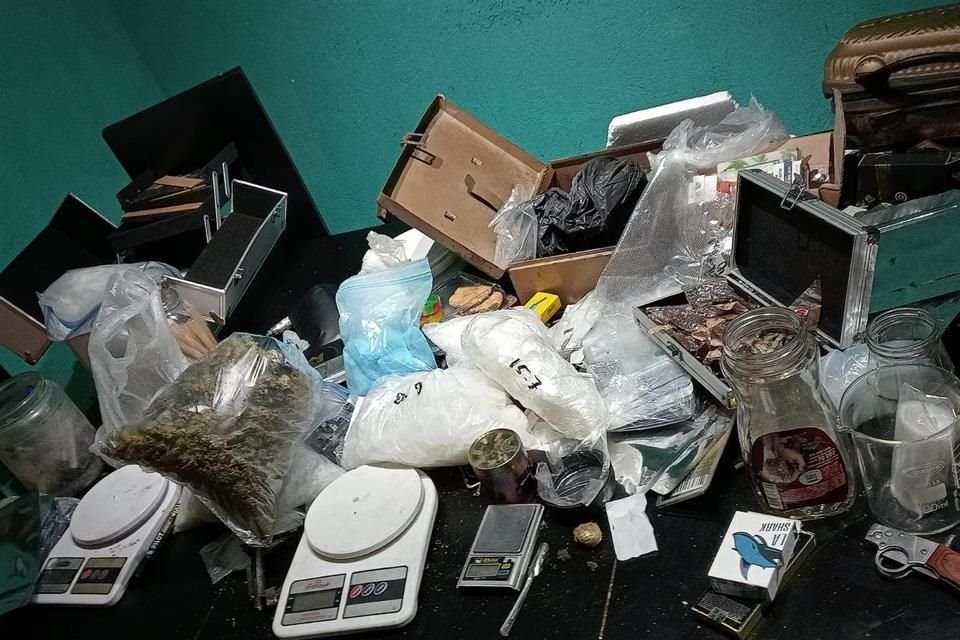 La Secretaría de Seguridad dio a conocer el corte de los objetos que le fueron incautados a la célula del CJNG en una casa de Tlaquepaque.