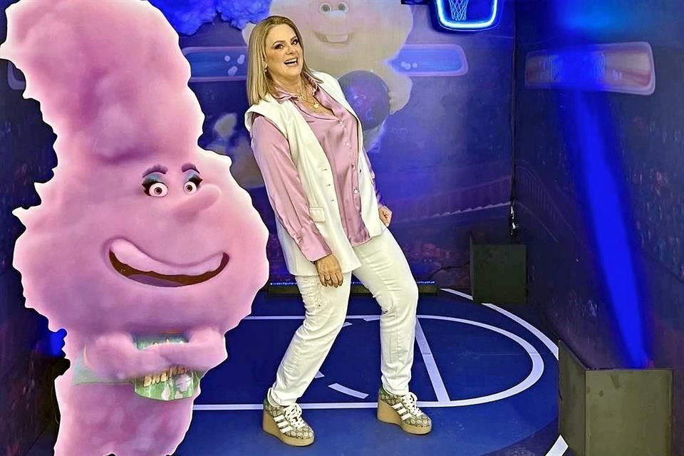 Dice la actriz Erika Buenfil que tras darle voz a una nube en la cinta 'Elementos', desea probar con otros personajes en proyectos animados.