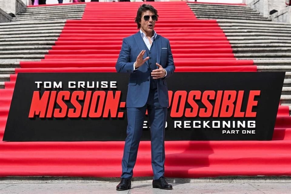 Posa Tom Cruise en la premiere de 'Mission: Impossible: Dead Reckoning' en Roma.