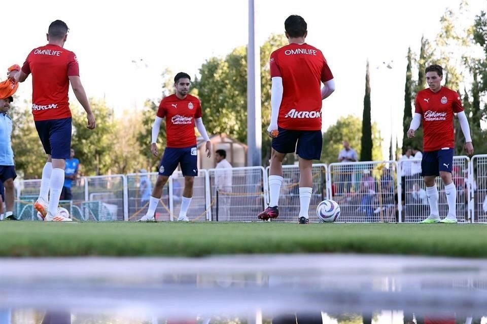 Las Chivas continúan su pretemporada en Querétaro.