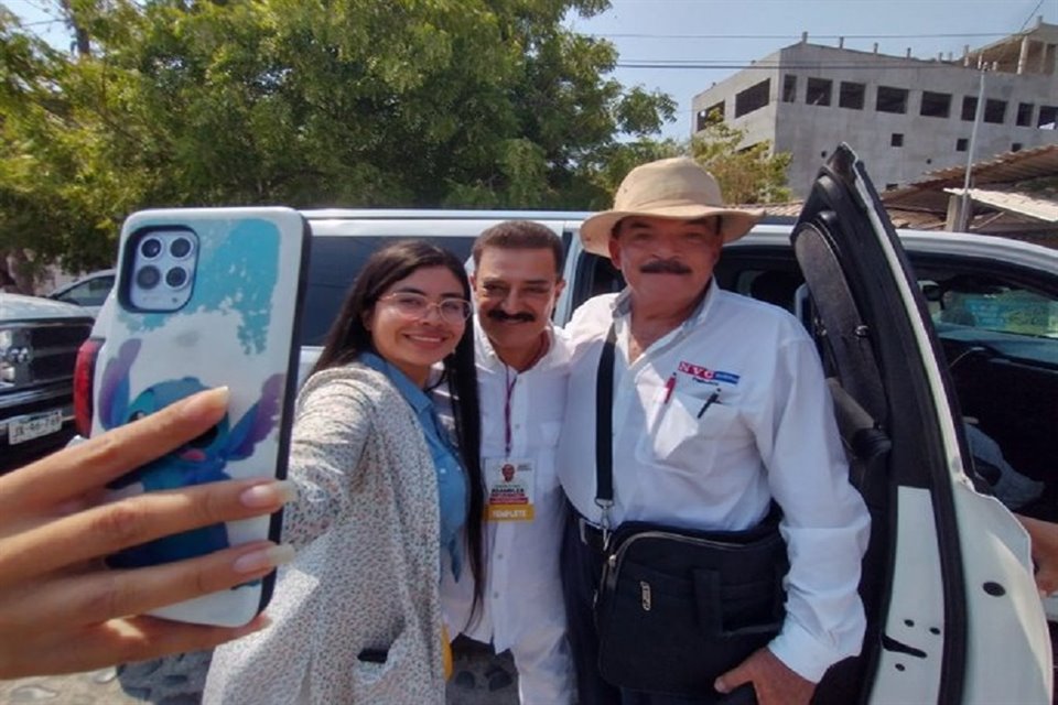 Carlos Lomelí estuvo este lunes en la asamblea informativa que realizó López en Puerto Vallarta, pese a que las reglas del partido se lo impedían;