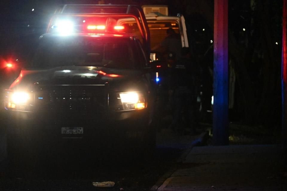 Tres hombres maniatados y con balazos en la cabeza fueron hallados en un terreno en Tonalá; dos estaban muertos y el otro murió más tarde.