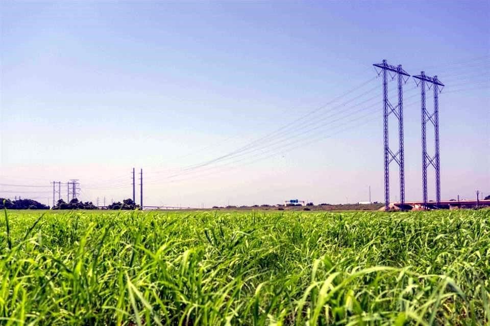 Torres de transmisión eléctrica cerca del Austin Energy/Sand Hill Energy Center, en Austin, Texas.