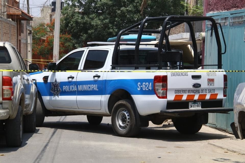 Cuando unos jóvenes manipulaban un arma hechiza en el Municipio de El Salto, la pistola se accionó y un muchacho murió tras recibir un tiro.
