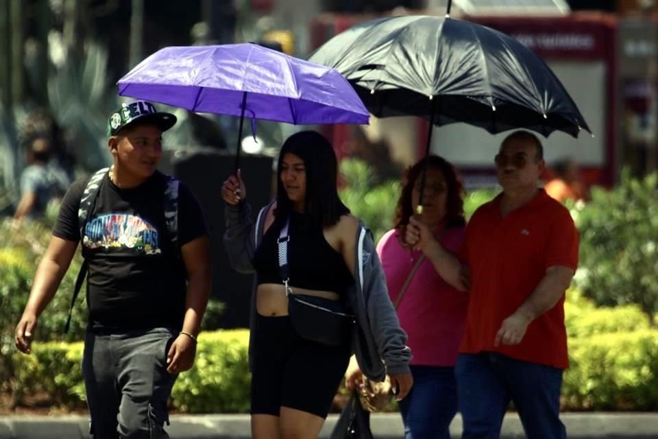 Los récords históricos de temperatura máxima se han registrado en Ciudad Victoria, Tamaulipas; Guadalajara, Jalisco, y en la Ciudad de México.