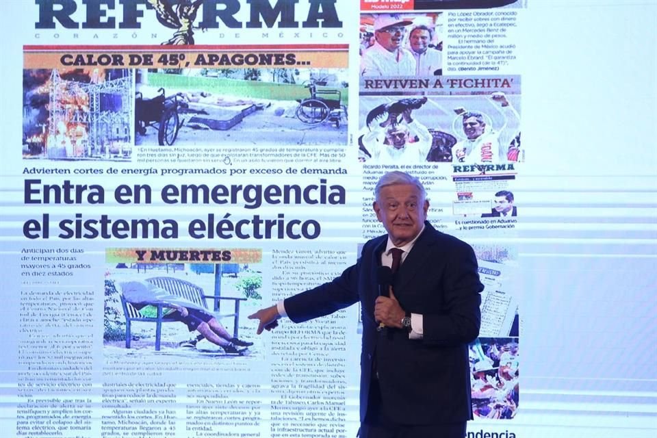 El Presidente en conferencia de prensa.